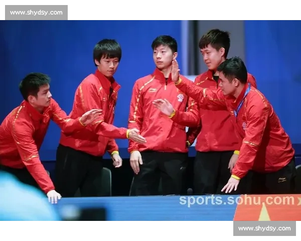 美高怪物内线庆祝太狂放,险些撞飞队友! 美高怪物内线庆祝太狂放,险些撞飞队友!