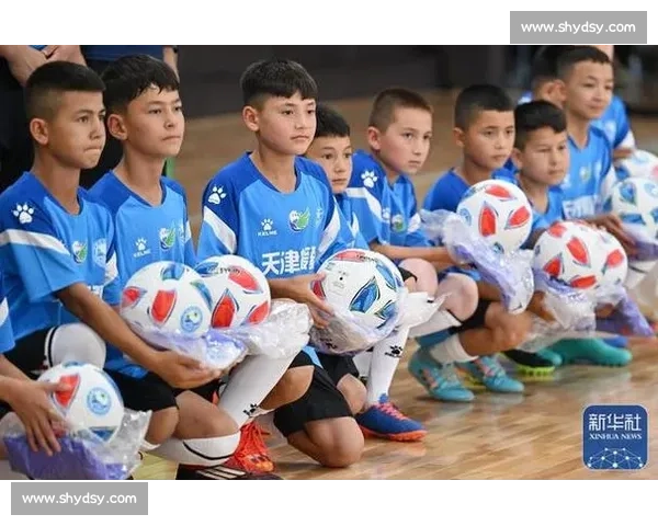 眼泪藏热爱!新疆小巴郎为津门虎呐喊 眼泪藏热爱!新疆小巴郎为津门虎呐喊