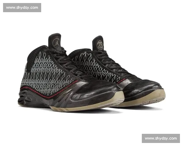 特雷・杨母校专属 AJ40 PE 亮相！俄克拉荷马配色致敬传奇